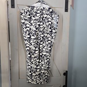 Old Navy Black and White Floral Cropped Pants